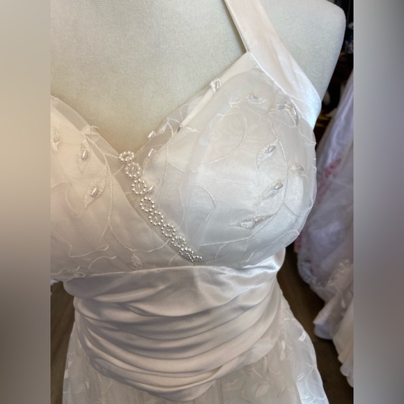 Blondie Nites Wedding Dress - Picture 4 of 12